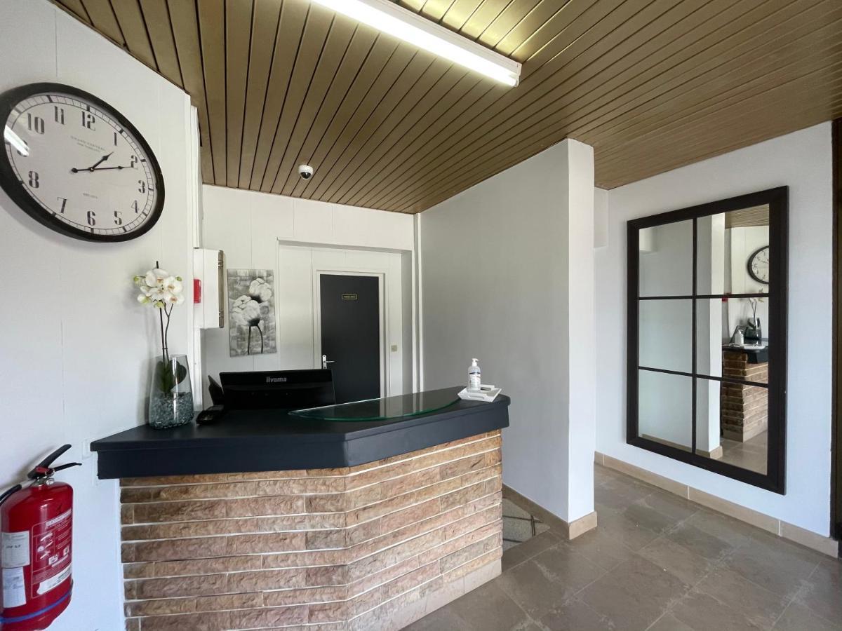 Hotel Les 4 Chenes Pontault-Combault Ngoại thất bức ảnh
